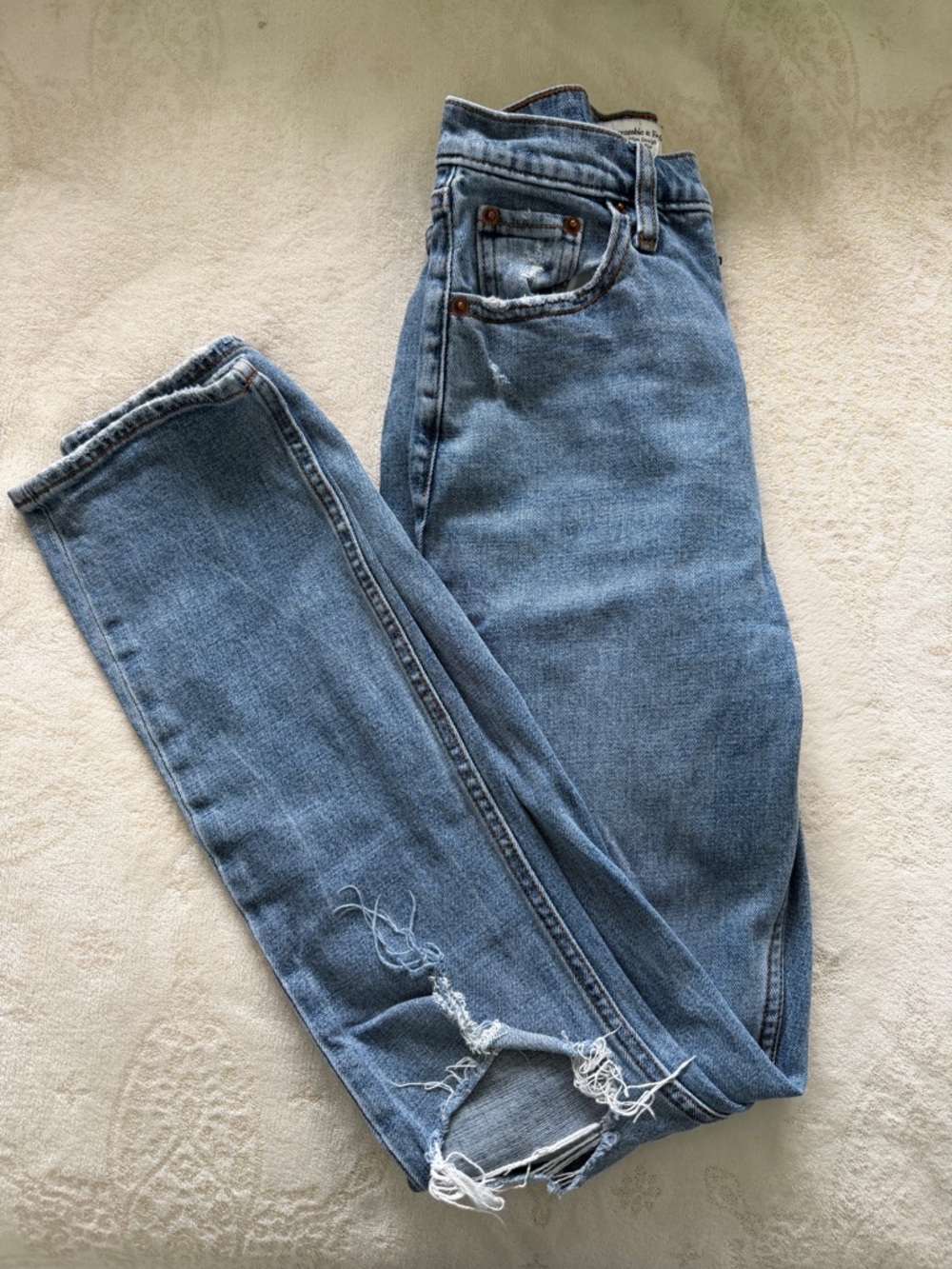 Curve love: Ultra High Rise 90s Slim-Straight Jean — Abercrombie